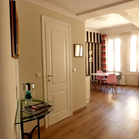 Apartment Carre D'or De A 5' A Pied De La Plage